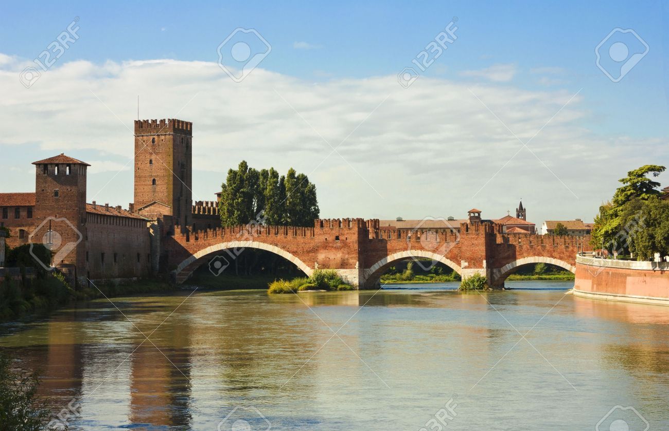17961819-river-bank-view-of-the-famous-the-castelvecchio-bridge-in-verona-italy-in-a-bright-sunny-day-with-wh-stock-photo